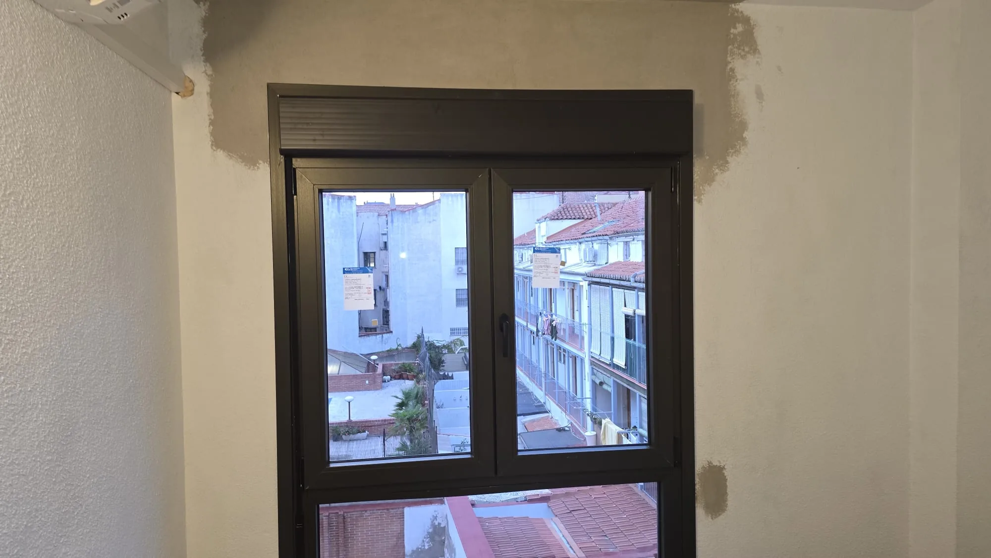 Instalación de ventanas de PVC y aluminio de alta eficiencia térmica - ven 1